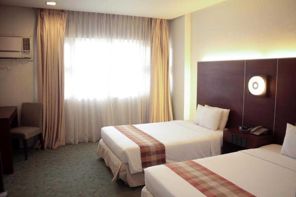 Casablanca Suites Легаспи Экстерьер фото