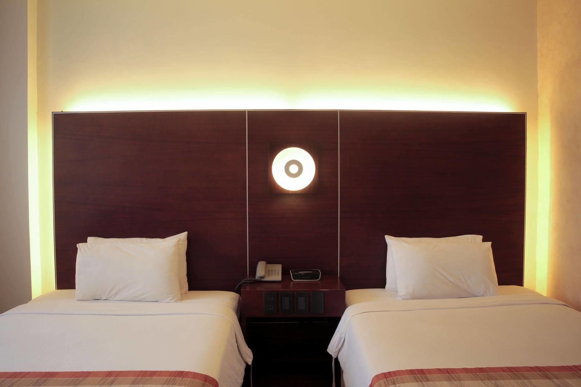 Casablanca Suites Легаспи Экстерьер фото